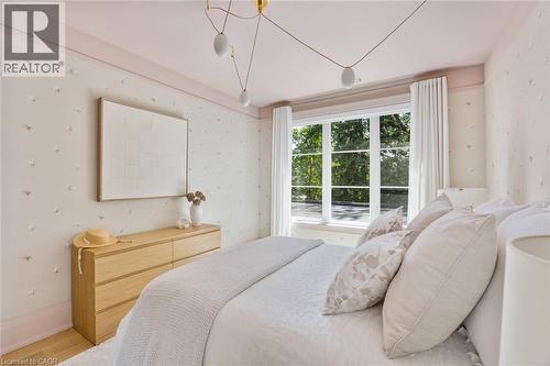 304 Pomona Avenue, Burlington, ON - Indoor Photo Showing Bedroom