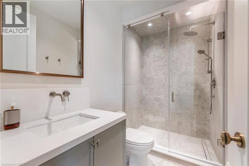 304 Pomona Avenue, Burlington, ON - Indoor Photo Showing Bathroom