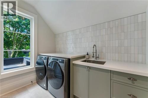 304 Pomona Avenue, Burlington, ON - Indoor Photo Showing Laundry Room