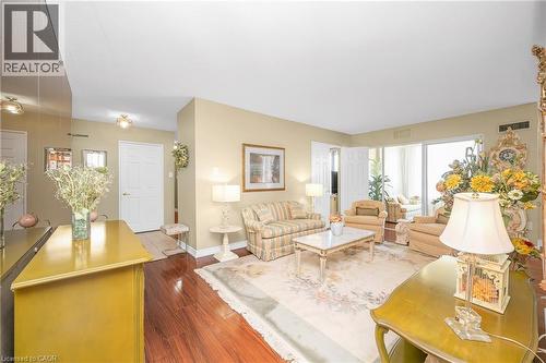 20 Cherrytree Drive Unit# 809, Brampton, ON - Indoor Photo Showing Living Room