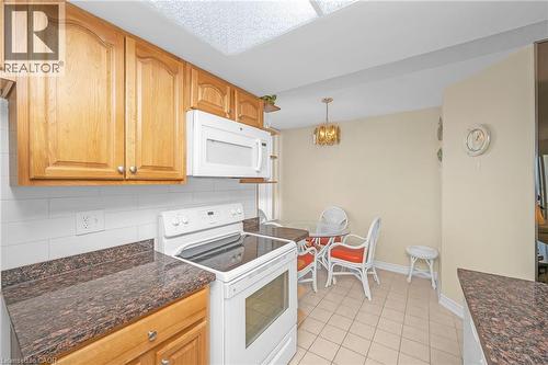 20 Cherrytree Drive Unit# 809, Brampton, ON - Indoor Photo Showing Kitchen