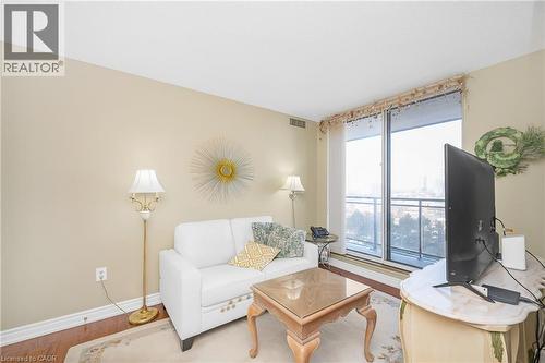 20 Cherrytree Drive Unit# 809, Brampton, ON - Indoor Photo Showing Living Room