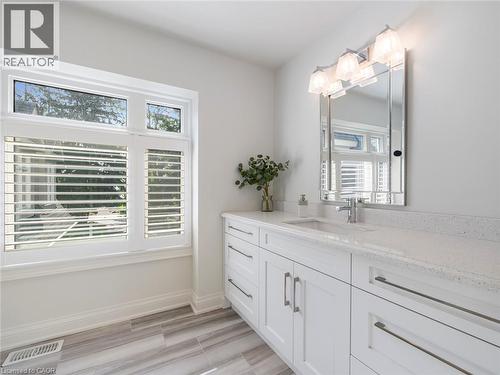 3087 Lakeshore Road, Burlington, ON - Indoor Photo Showing Bathroom