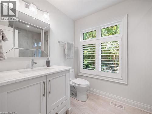 3087 Lakeshore Road, Burlington, ON - Indoor Photo Showing Bathroom