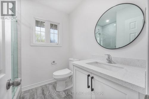 22 Halam Avenue, Hamilton, ON - Indoor Photo Showing Bathroom