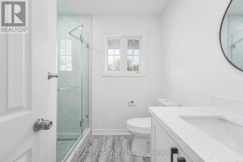 22 Halam Avenue, Hamilton, ON - Indoor Photo Showing Bathroom