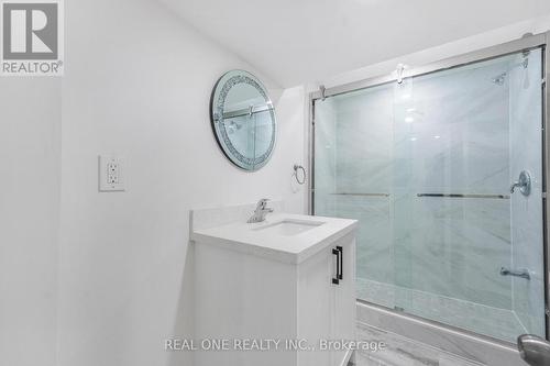 22 Halam Avenue, Hamilton, ON - Indoor Photo Showing Bathroom
