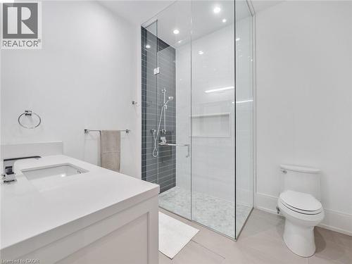 140 Secord Lane, Burlington, ON - Indoor Photo Showing Bathroom