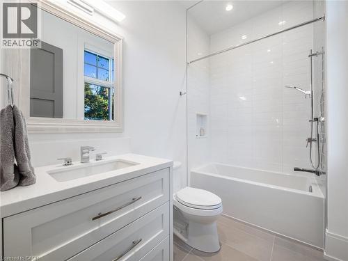 140 Secord Lane, Burlington, ON - Indoor Photo Showing Bathroom