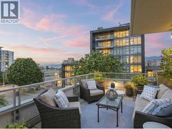 1576 W 8 STREET Vancouver, BC V6J 4R8