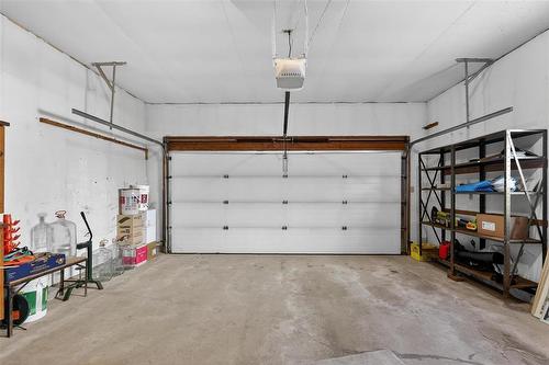 37 Optimist Way, Winnipeg, MB - Indoor Photo Showing Garage
