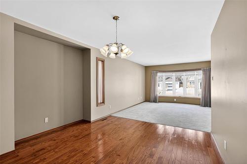 37 Optimist Way, Winnipeg, MB - Indoor Photo Showing Other Room