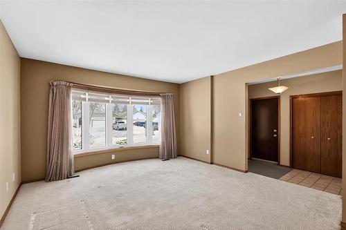 37 Optimist Way, Winnipeg, MB - Indoor Photo Showing Other Room