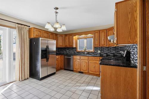 37 Optimist Way, Winnipeg, MB - Indoor Photo Showing Kitchen