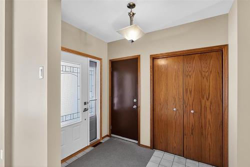 Spacious and bright foyer - 37 Optimist Way, Winnipeg, MB - Indoor Photo Showing Other Room