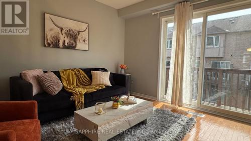 Family Room - 3255 Redpath Circle, Mississauga, ON - Indoor Photo Showing Living Room