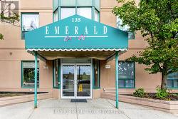 903 - 135 HILLCREST AVENUE  Mississauga, ON L5B 4B1