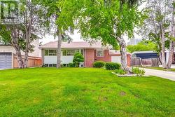 45 HURLINGHAM CRESCENT Toronto, ON M3B 2P9