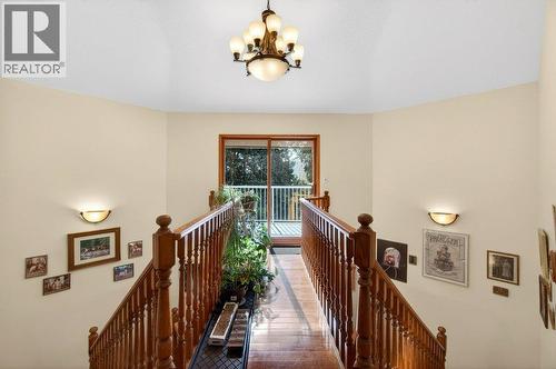 7905 97A Highway, Mara, BC - Indoor Photo Showing Other Room