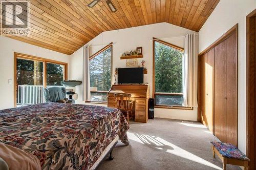 7905 97A Highway, Mara, BC - Indoor Photo Showing Bedroom
