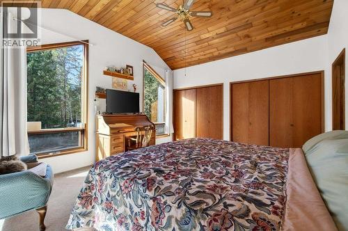 7905 97A Highway, Mara, BC - Indoor Photo Showing Bedroom