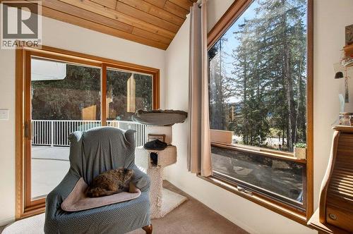 7905 97A Highway, Mara, BC - Indoor Photo Showing Other Room