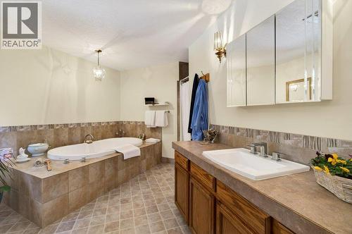 7905 97A Highway, Mara, BC - Indoor Photo Showing Bathroom
