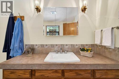 7905 97A Highway, Mara, BC - Indoor Photo Showing Bathroom