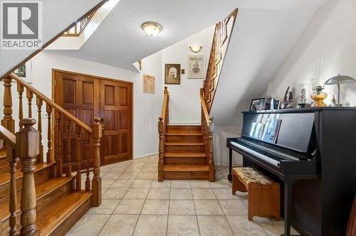 7905 97A Highway, Mara, BC - Indoor Photo Showing Other Room