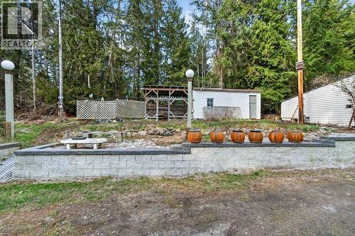7905 97A Highway, Mara, BC - Outdoor