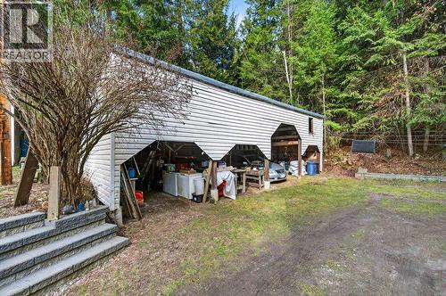 7905 97A Highway, Mara, BC - Outdoor