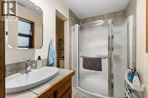 7905 97A Highway, Mara, BC - Indoor Photo Showing Bathroom