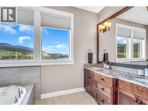 5-Piece Ensuite - 8780 Braeburn Drive, Coldstream, BC - Indoor Photo Showing Bathroom
