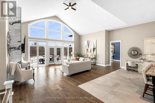324 Hedley Way, Ottawa, ON - Indoor Photo Showing Living Room