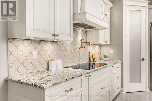 324 Hedley Way, Ottawa, ON - Indoor Photo Showing Kitchen With Upgraded Kitchen