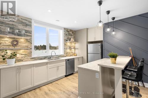 324 Hedley Way, Ottawa, ON - Indoor Photo Showing Kitchen