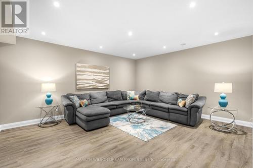324 Hedley Way, Ottawa, ON - Indoor Photo Showing Living Room
