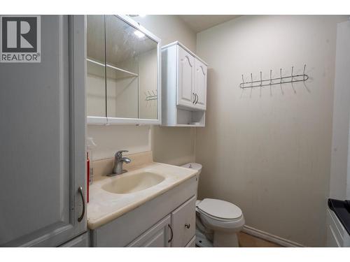 602 & 604 Brentwood Avenue, Kamloops, BC - Indoor Photo Showing Bathroom