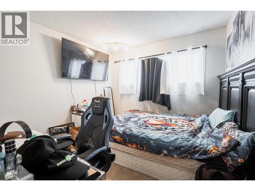 602 & 604 Brentwood Avenue, Kamloops, BC - Indoor Photo Showing Bedroom
