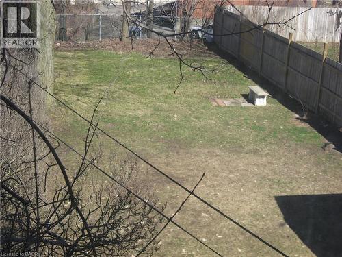 View of fenced backyard - 124 Avalon Place, Kitchener, ON - Outdoor