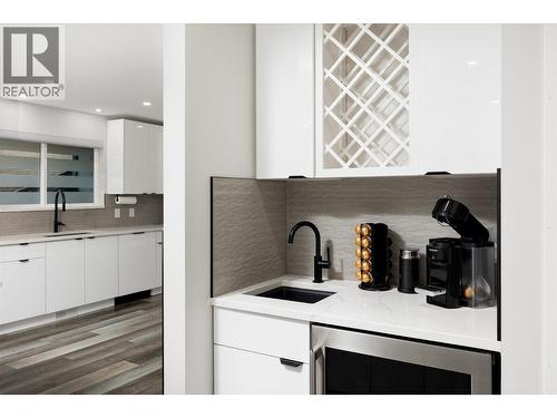 3775 Carrall Road, West Kelowna, BC - Indoor Photo Showing Kitchen