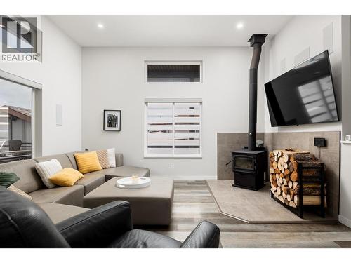 3775 Carrall Road, West Kelowna, BC - Indoor Photo Showing Living Room With Fireplace