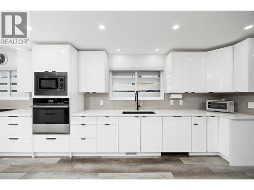 3775 Carrall Road, West Kelowna, BC - Indoor Photo Showing Kitchen