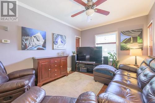 447 Woodman Avenue, London East (East G), ON - Indoor Photo Showing Living Room