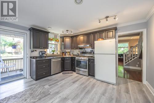447 Woodman Avenue, London East (East G), ON - Indoor Photo Showing Kitchen