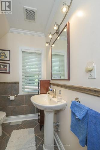 447 Woodman Avenue, London East (East G), ON - Indoor Photo Showing Bathroom