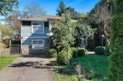 2139 Foul Bay Rd Oak Bay, BC V8R 5B1