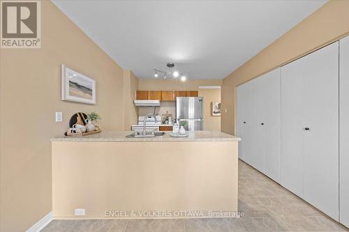 1332 Henry Farm Drive, Ottawa, ON - Indoor Photo Showing Kitchen