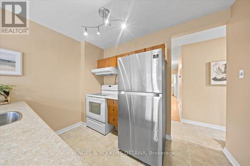 1332 Henry Farm Drive, Ottawa, ON - Indoor Photo Showing Kitchen