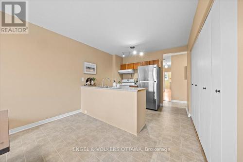 1332 Henry Farm Drive, Ottawa, ON - Indoor Photo Showing Kitchen
